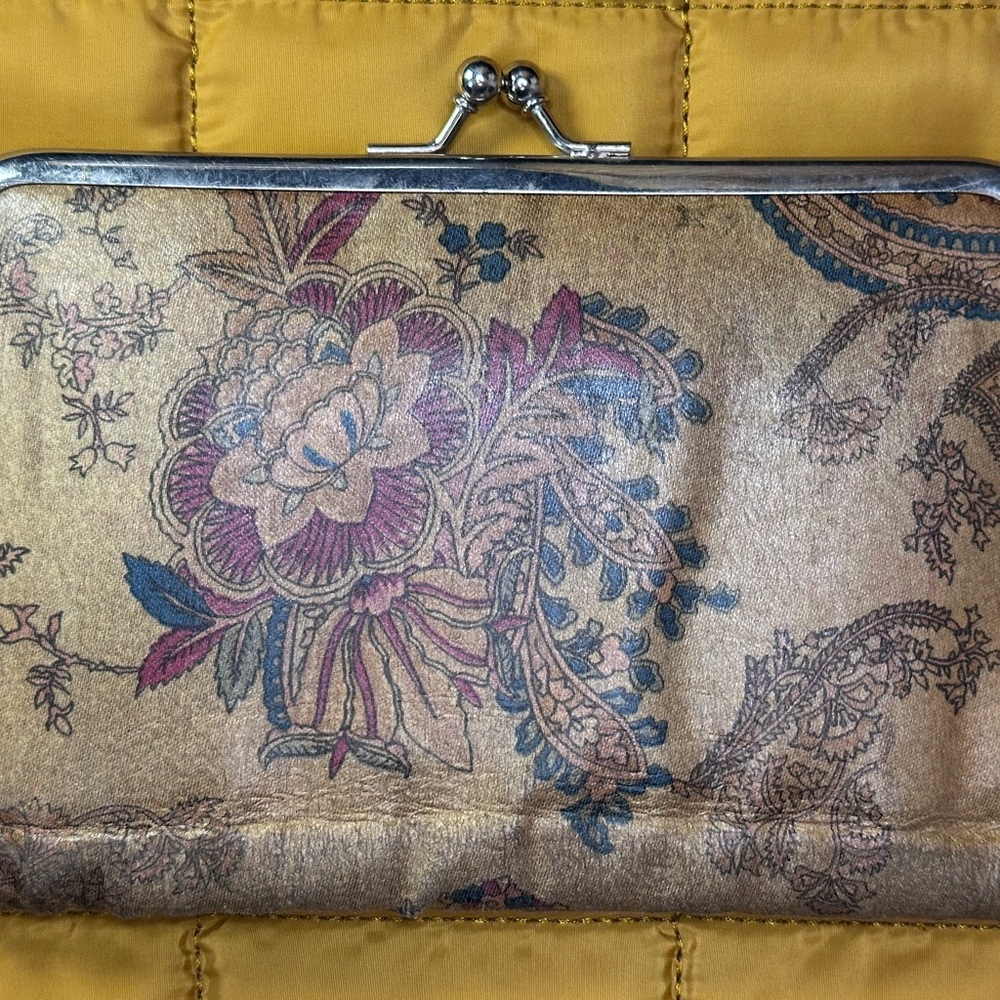 Floral Print Women's Kiss lock Clutch - Picture 7 of 10